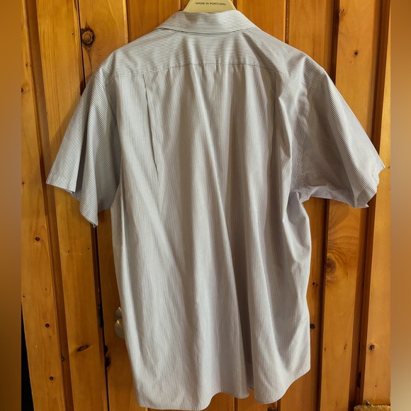 Van Heusen Men’s Bluish-Gray Short-Sleeve Button-Down Pinstripe Dress Shirt - Picture 7 of 7